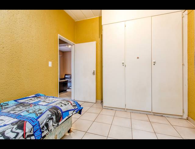 2 BEDROOM APARTMENT FOR SALE IN CONSTANTIA KLOOF